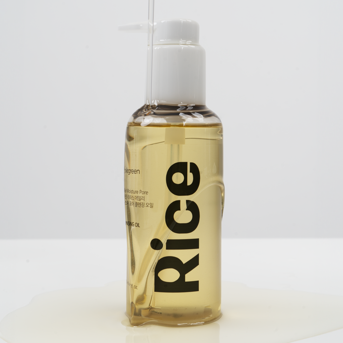 vegreen Rice Daily Moisture Pore Cleansing Oil 150 ml flaska med vätska som rinner på utsidan